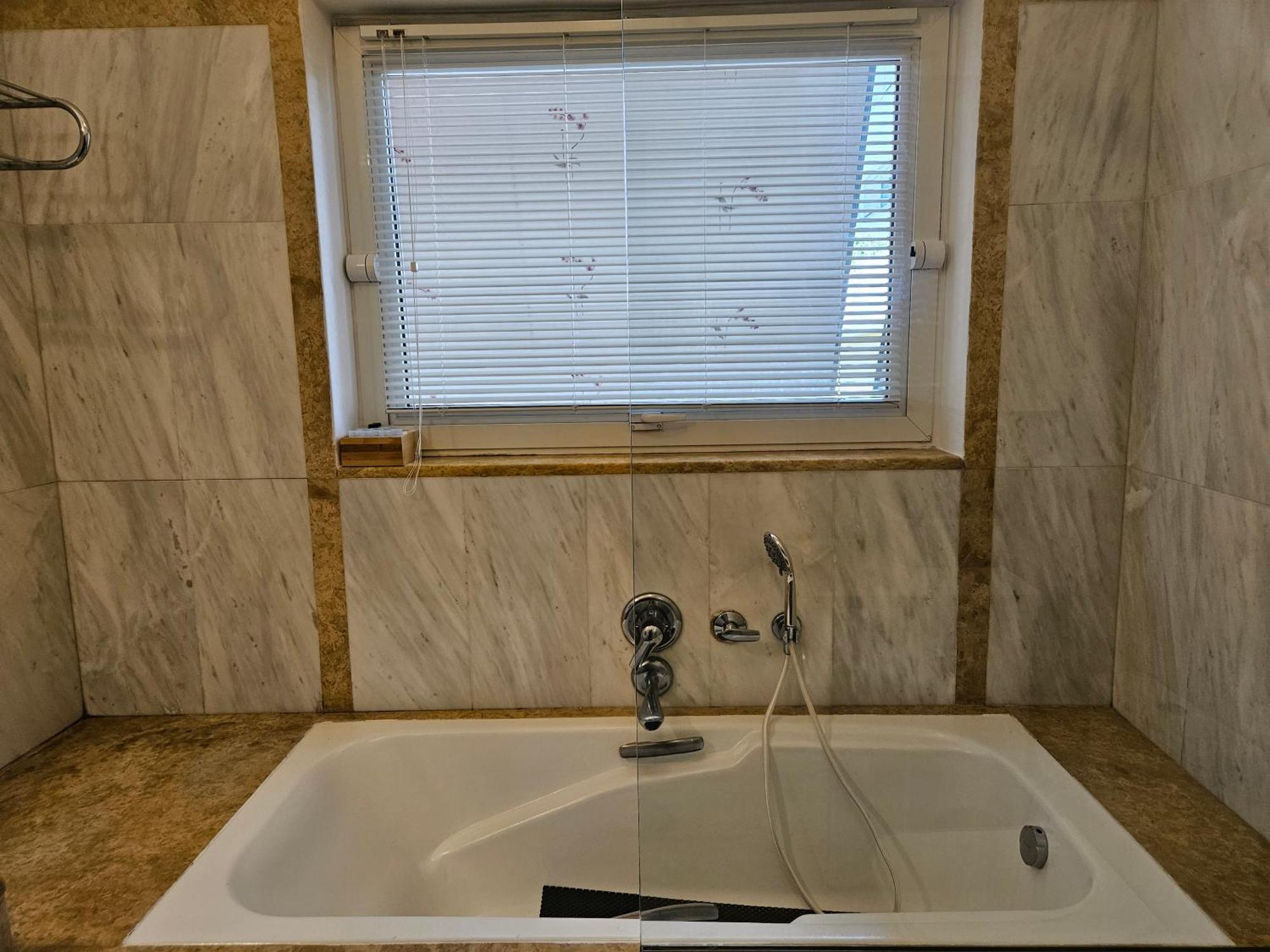 3 Bedder Condo In Ilisia, Megaro Mousikis Athens Exterior photo